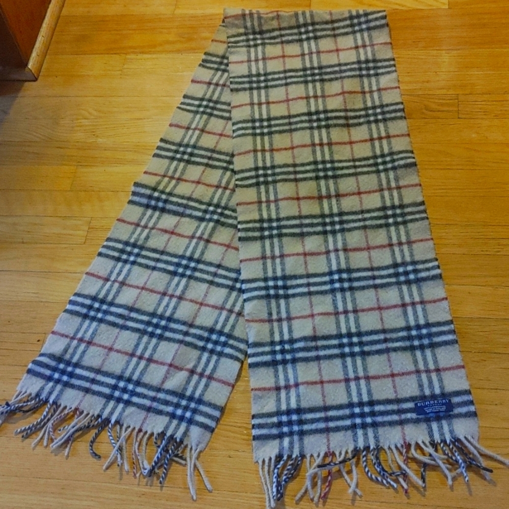 Authentic BURBERRY. LONDON SCARF